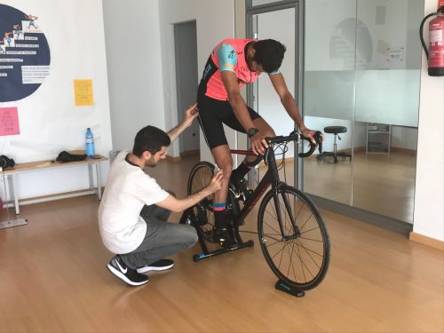 ANÁLISIS BIOMECÁNICO EN EL DEPORTE: RUNNING, CICLISMO Y FÚTBOL